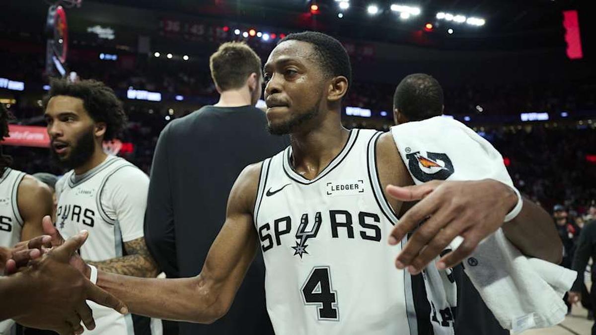  Apr 26, 2026; Portland, Oregon, USA; San Antonio Spurs guard De'aaron Fox (4) celebrates with teammates after a game against the Portland Trail Blazers during game four of the first round of the 2026 NBA Playoffs at Moda Center. | Troy Wayrynen-Imagn Images 
