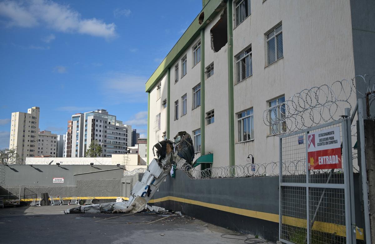 The remains of a plane after it crashed into a building in Belo Horizonte, Brazil, May 4, 2026. REUTERS/Washington Alves