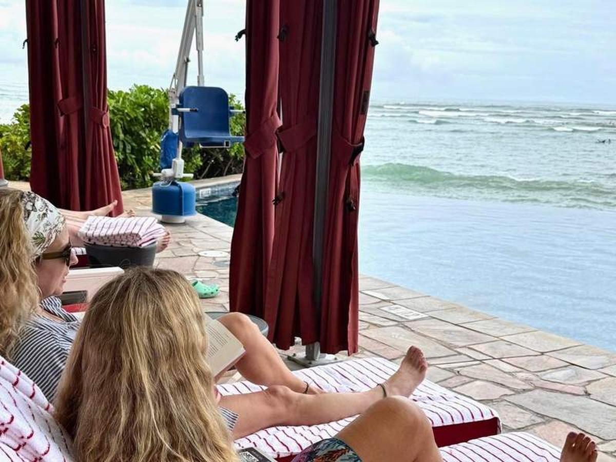  Rent a cabana at the Sheraton Waikiki to ensure a seat. Photo credit: Kim Orlando 