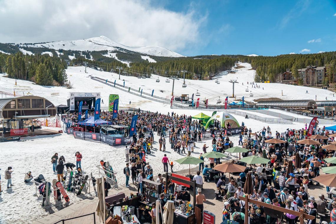  Celebrating Peaks and Beats during a previous season. 