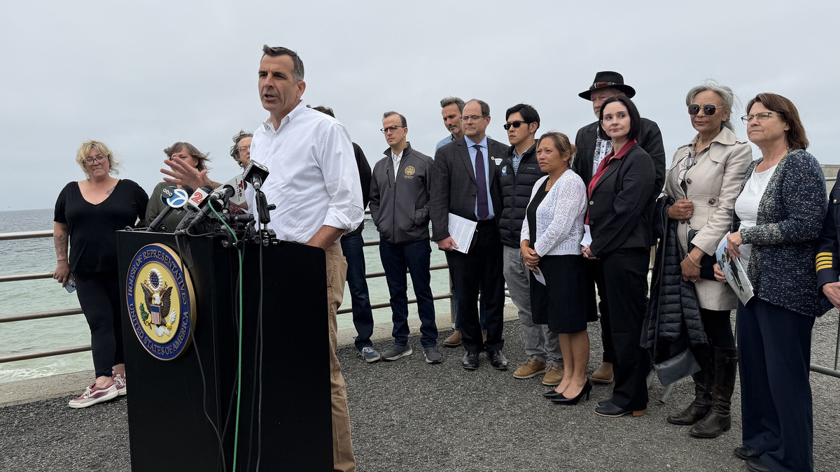 Rep. Sam Liccardo urged the federal and state governments to provide resources to help Pacifica, Calif., in repairing its pier, which was closed to the public earlier this month after a large crack appeared in its concrete. (Caelyn Pender/Bay Area News Group/TNS)