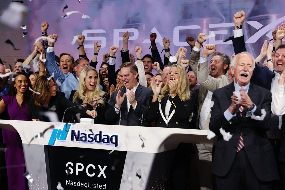  SpaceX President and COO Gwynne Shotwell laid out the metrics investors should track after the company's record Nasdaq debut. 