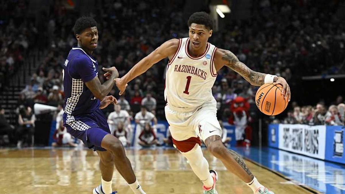  Arkansas guard Meleek Thomas drives against High Point guard Scotty Washington during their second-round game of the 2026 NCAA tournament. | Craig Strobeck-Imagn Images 