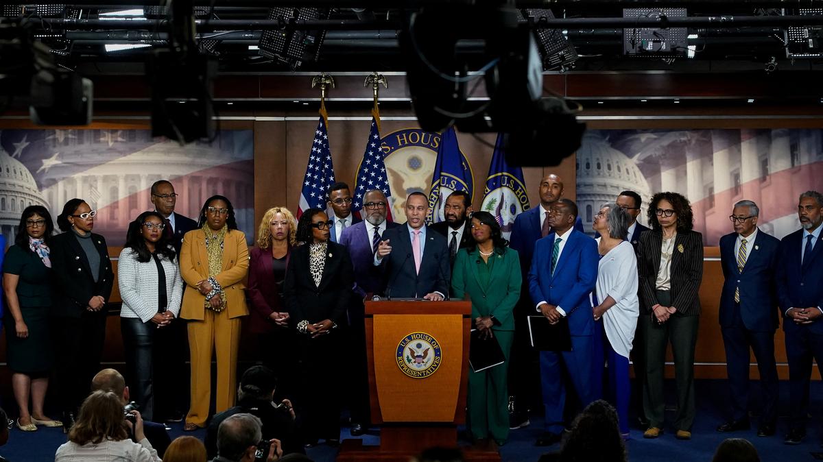 U.S. House Minority Leader Hakeem Jeffries (D-NY) speaks during a Congressional Black Caucus news conference regarding the U.S. Supreme Court decision to block an electoral map that had given Louisiana a second Black-majority U.S. congressional district, on Capitol Hill in Washington, D.C., U.S., April 29, 2026. REUTERS/Elizabeth Frantz