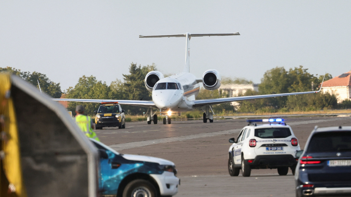 Body of convicted war criminal Ratko Mladic returns to Serbia in government plane 
