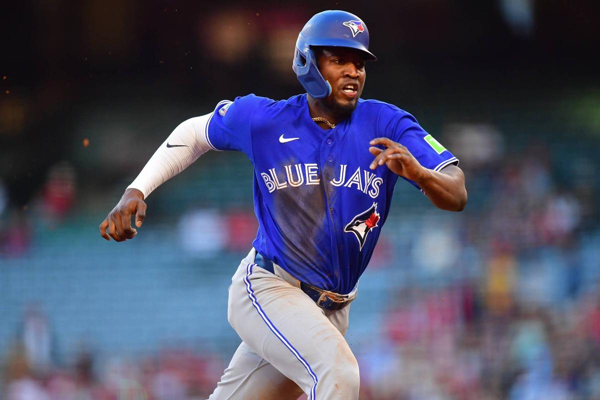  Toronto Blue Jays right fielder Jesus Sanchez (12) against the Los Angeles Angels. © Gary A. Vasquez-Imagn Images
