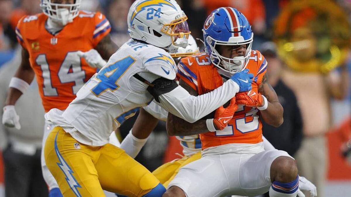  Los Angeles Chargers cornerback Benjamin St-Juste tackles Denver Broncos wide receiver Pat Bryant. | Isaiah J. Downing-Imagn Images 