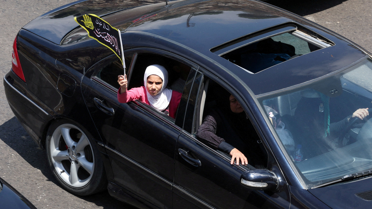 Displaced people make their way back to their homes in southern Lebanon following an interim deal between the U.S. and Iran, in Sidon, Lebanon, June 24, 2026. REUTERS/Aziz Taher