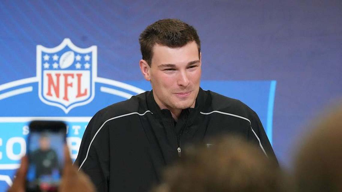  Indiana University quarterback Fernando Mendoza speaks to the media at the 2026 NFL Combine. | Clark Wade/IndyStar / USA TODAY NETWORK via Imagn Images 