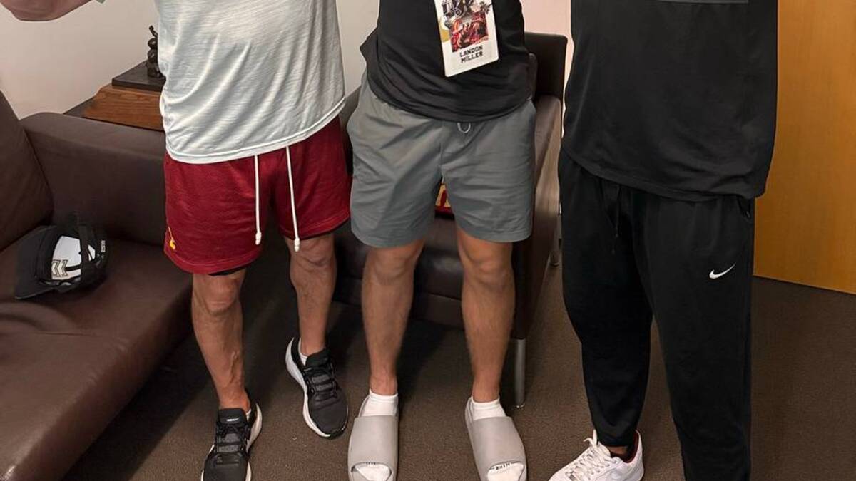  De La Salle (Calif.) 2028 linebacker Landon Miller and USC Trojans linebackers coaches Mike Ekeler and AJ Howard | Photo courtesy of Landon Miller 