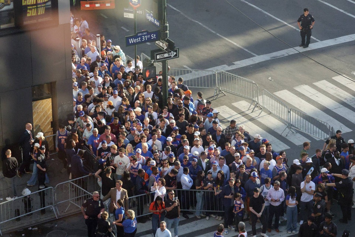  Jun 8, 2026; New York, New York, USA; Fans wait to enter the stadium before game three of the 2026 NBA Finals between the New York Knicks and the San Antonio Spurs at Madison Square Garden. Mandatory Credit: Vincent Carchietta-Imagn Images 