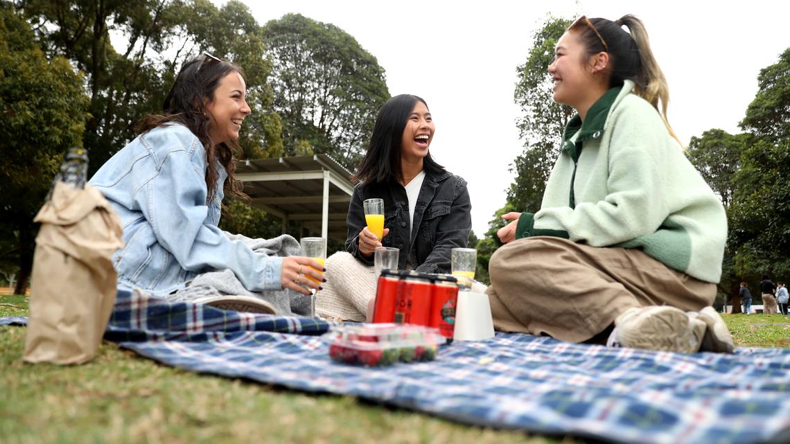SYDNEY, AUSTRALIA - SEPTEMBER 13: People gather to picnic at Centennial Park on September 13, 2021 in Sydney, Australia. COVID-19 restrictions have eased for people in NSW who are fully vaccinated, with up to five people allowed to gather outdoors. The eased restrictions only apply to people who don't live in the 12 local government areas of concern and have received two doses of a COVID-19 vaccine. NSW Premier Gladys Berejiklian has outlined a roadmap out of the current statewide lockdown, with a range of restrictions to be eased when 70% of the state's eligible population are fully vaccinated. These freedoms will only be restored for the fully vaccinated. (Photo by Brendon Thorne/Getty Images)