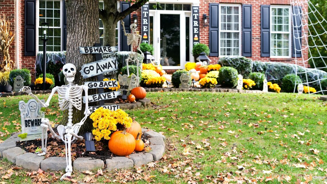 These 20+ Halloween Decorations Are All on Sale on Amazon Ahead of Fall Prime Day 