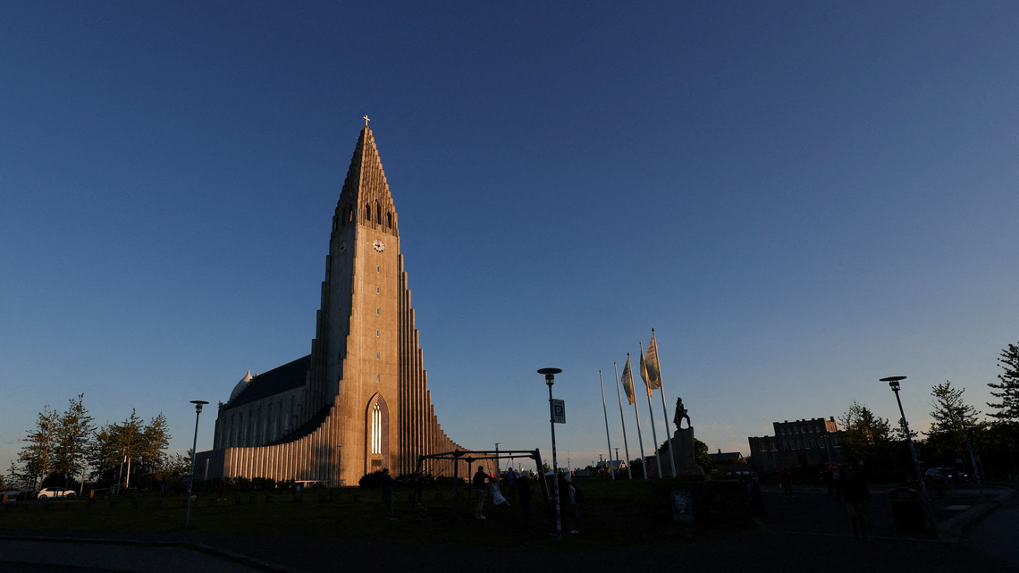 Explainer-What you need to know about Iceland's EU referendum