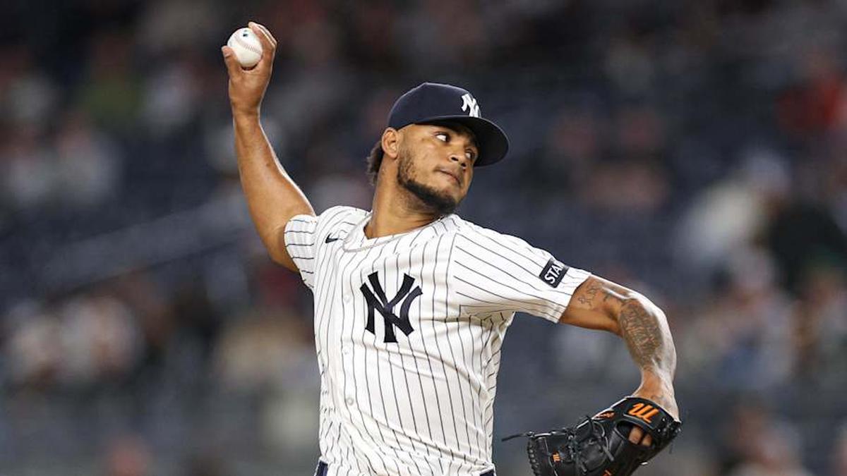  New York Yankees pitcher Camilo Doval (75) delivers a pitch during the eighth inning against the Baltimore Orioles at Yankee Stadium. | Vincent Carchietta-Imagn Images 