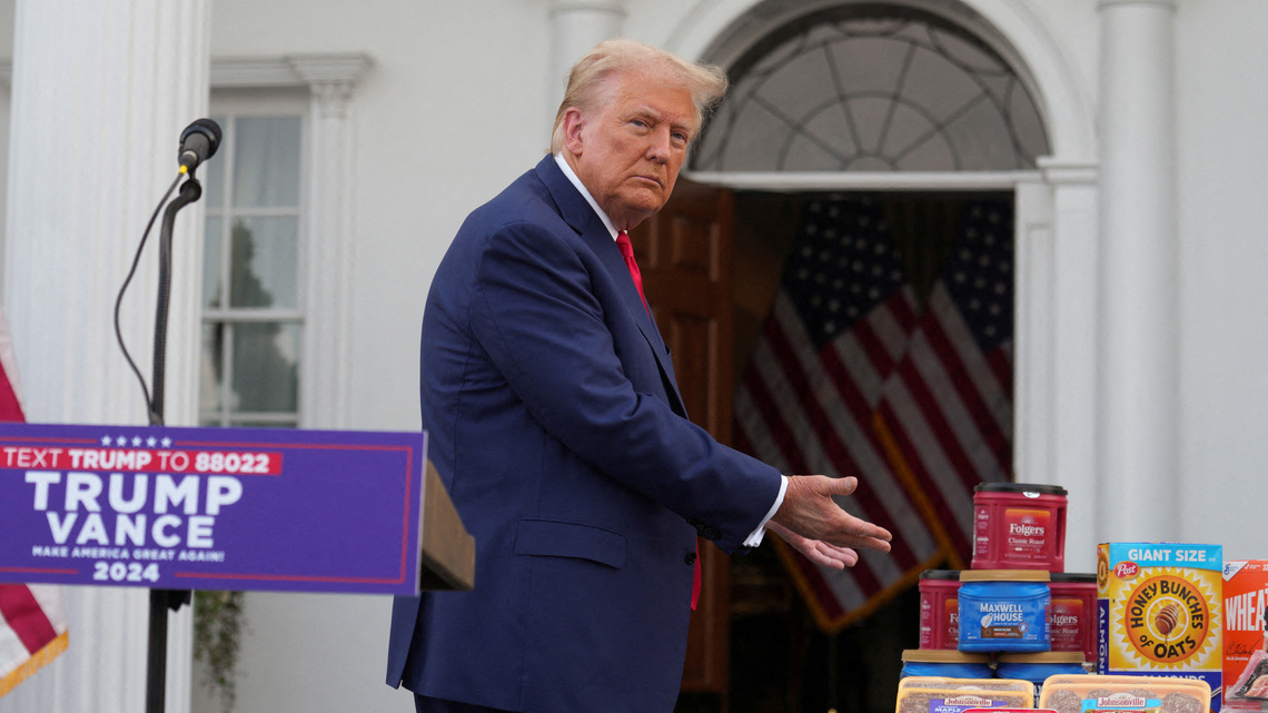 Trump's 2024 grocery photo op now haunts Republicans in the midterms 