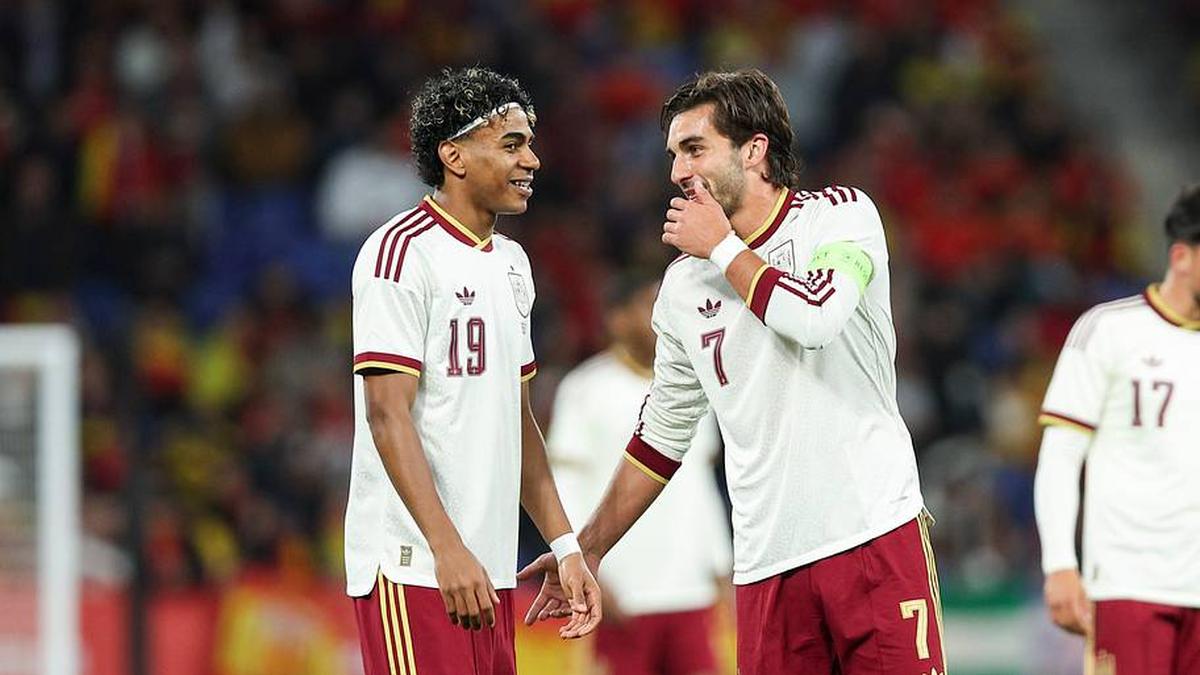  Spain is led by young Lamine Yamal (left). | Gongora/NurPhoto/Getty Images 