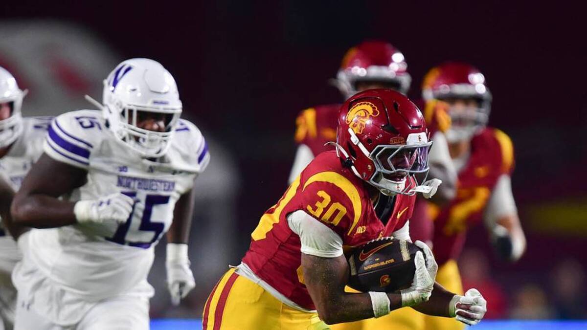  Nov 7, 2025; Los Angeles, California, USA; Southern California Trojans running back King Miller (30) runs the ball against the Northwestern Wildcats during the second half at the Los Angeles Memorial Coliseum. Mandatory Credit: Gary A. Vasquez-Imagn Images | Gary A. Vasquez-Imagn Images 