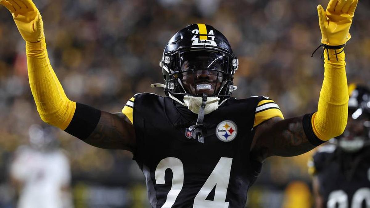 Jan 12, 2026; Pittsburgh, PA, USA; Pittsburgh Steelers cornerback Joey Porter Jr. (24) reacts after a play during the second half of an AFC Wild Card Round game against the Houston Texans at Acrisure Stadium. Mandatory Credit: Charles LeClaire-Imagn Images | Charles LeClaire-Imagn Images 