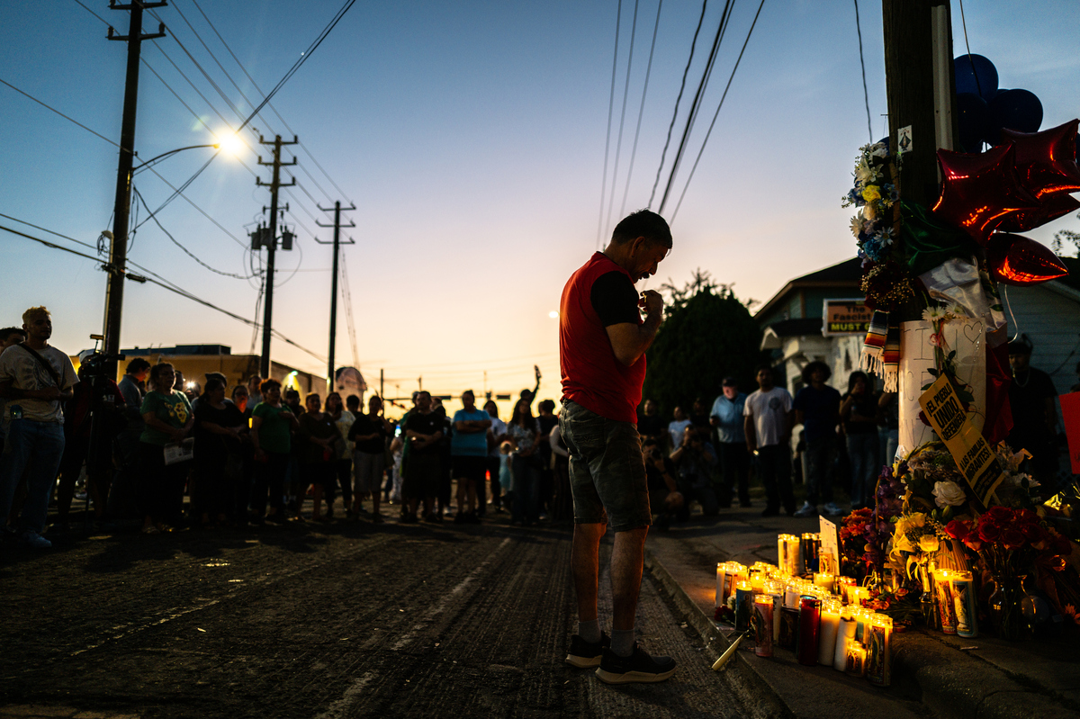  A person pays their respects to Mexican immigrant Lorenzo Salgado Araujo during a candlelight vigil on July 08, 2026 in Houston, Texas. 
