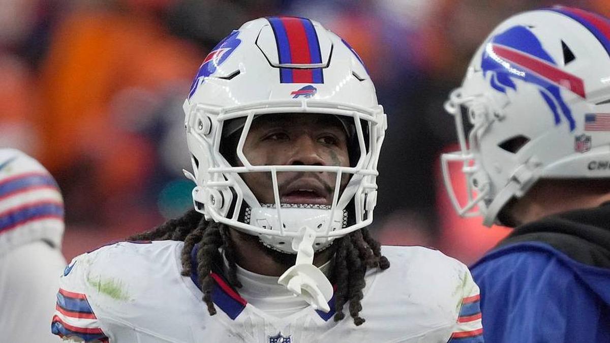  Buffalo Bills running back James Cook III looks to the sidelines as the teams change positions at the end of the third quarter at Empower Field at Mile High in Denver, Colorado on Jan. 17, 2026. | Tina MacIntyre-Yee/Democrat and Chronicle / USA TODAY NETWORK via Imagn Images 