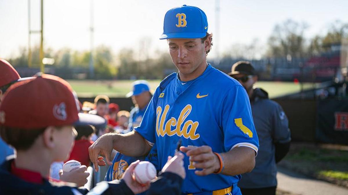  Cholowsky would have to risk looking like the bad guy to three MLB franchises to give the Giants a chance to draft him. | Dan Squicciarini/Getty Images 