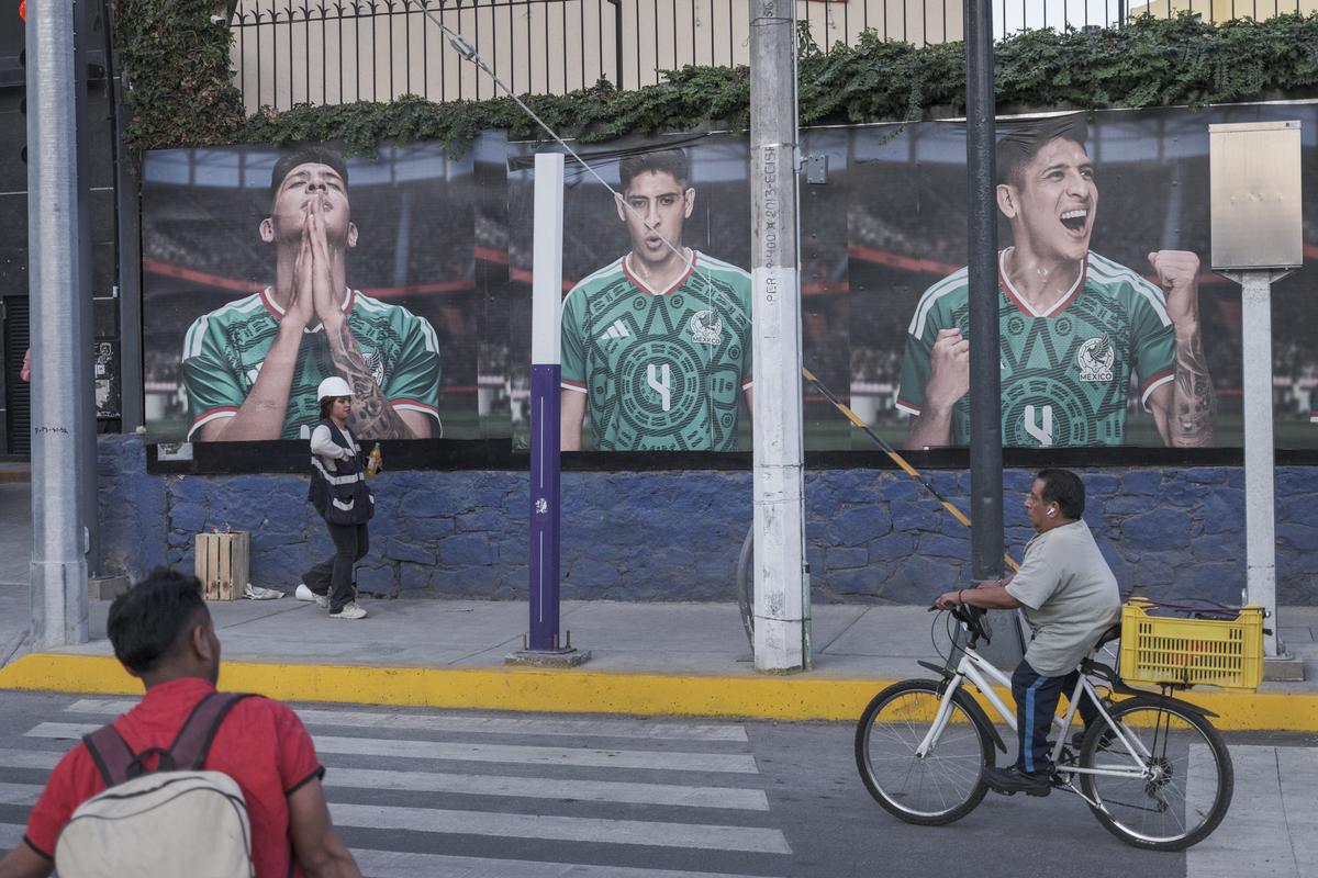 FILE -- A banner showing Edson Alvarez, the Mexico national team captain, in Mexico City, on March 26, 2026. Before the FIFA World Cup kicks off in Mexico City on June 11, there's plenty to look out for as the world's biggest soccer stars descend on North America. (Luis Antonio Rojas/The New York Times)