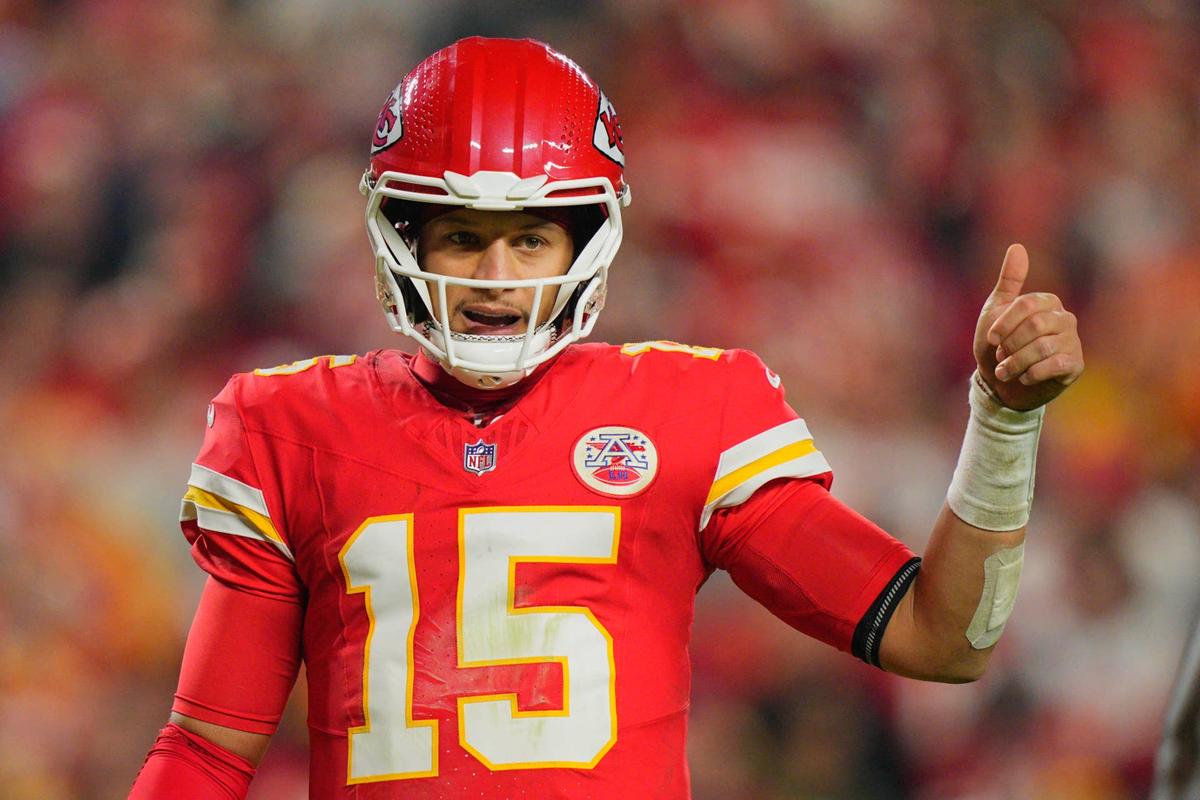  Kansas City Chiefs quarterback Patrick Mahomes (15) against the Washington Commanders. Jay Biggerstaff-Imagn Images