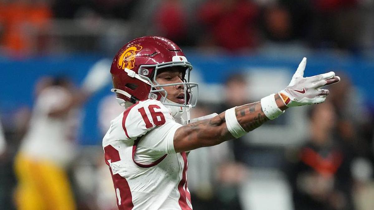  Dec 30, 2025; San Antonio, TX, USA; Southern California Trojans wide receiver Tanook Hines (16) gestures after a reception against the TCU Horned Frogs in the second half during the Alamo Bowl at Alamodome. Mandatory Credit: Kirby Lee-Imagn Images | Kirby Lee-Imagn Images 