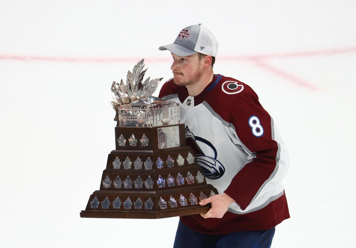  Cale Makar wins the Conn Smythe Trophy in 2022 (Mark J. Rebilas-Imagn Images) 