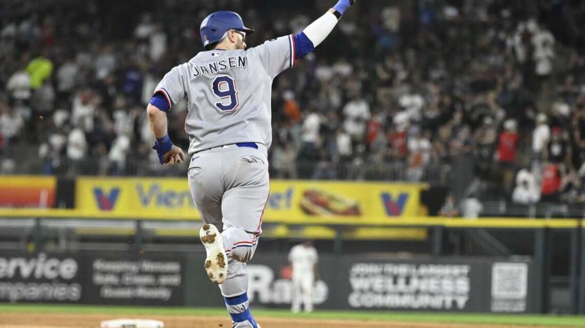 White Sox, Rangers continue playoff quests after slugfest