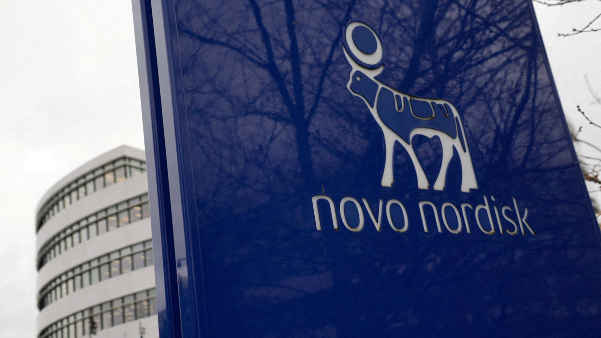 FILE PHOTO: The logo of pharmaceutical company Novo Nordisk is displayed in front of its offices in Bagsvaerd, Copenhagen, Denmark, February 4, 2026. REUTERS/Tom Little/File Photo