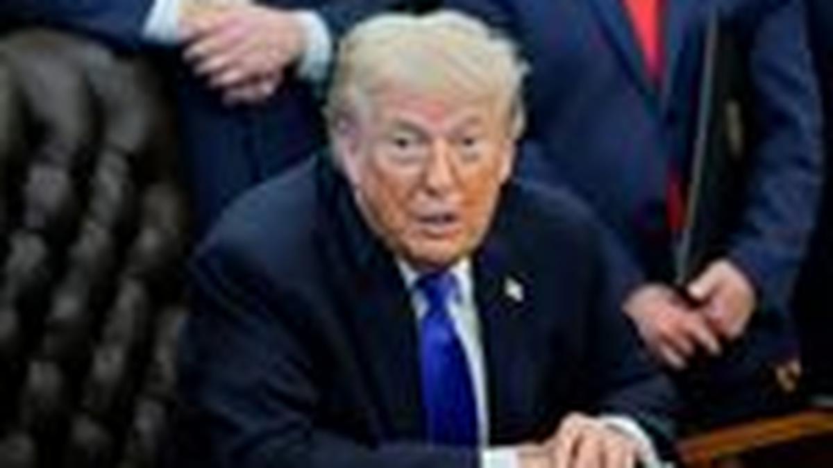 U.S. President Donald Trump takes questions from the media after signing an executive order in the Oval Office at the White House in Washington, D.C., U.S., April 30, 2026. REUTERS/Jonathan Ernst