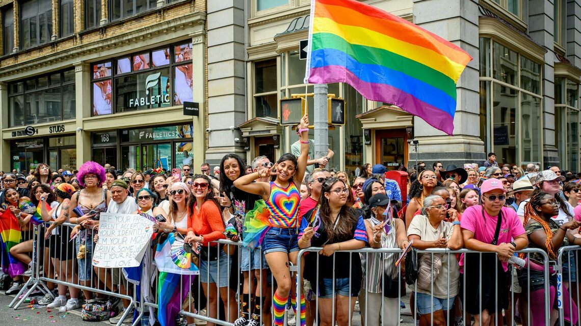 Young women are identifying as less straight; young men, not so much 
