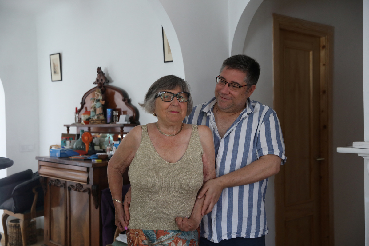 Carole Bentley, 80, and her son Daniel Northover, 53, pose for a photograph inside their home in Turre, Almeria, Spain, June 18, 2026. REUTERS/ Loyola Perez de Villegas Muniz