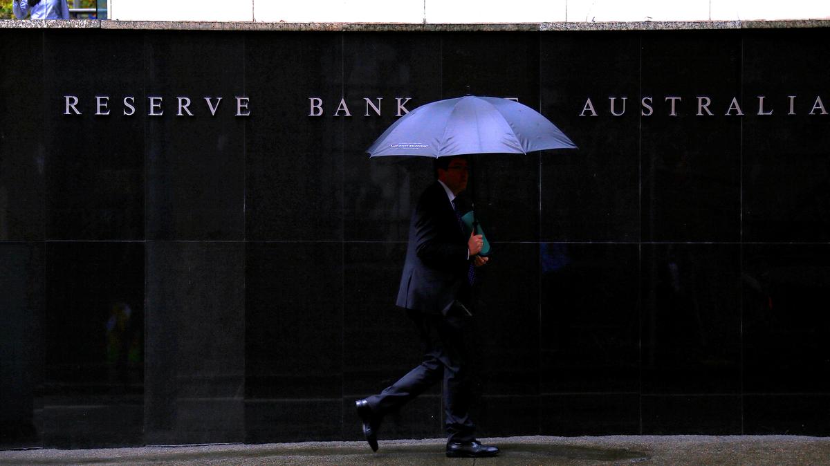 FILE PHOTO: Pedestrians walk past the Reserve Bank of Australia building in central Sydney, Australia, March 7, 2017. REUTERS/David Gray/File Photo