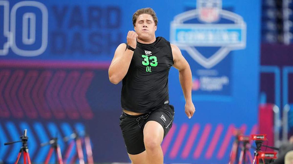  Mar 1, 2026; Indianapolis, IN, USA; Utah offensive lineman Caleb Lomu (OL33) during the NFL Scouting Combine at Lucas Oil Stadium. Mandatory Credit: Kirby Lee-Imagn Images | Kirby Lee-Imagn Images 