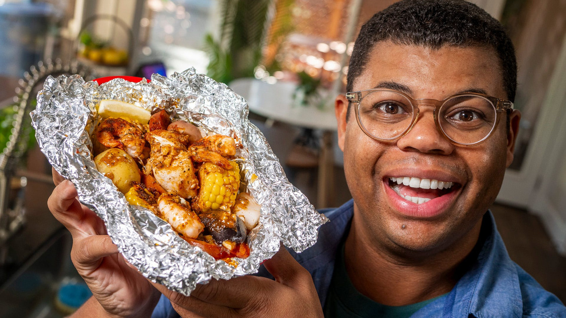 How to make a single-serve Cajun seafood foil packet: Video tutorial 
