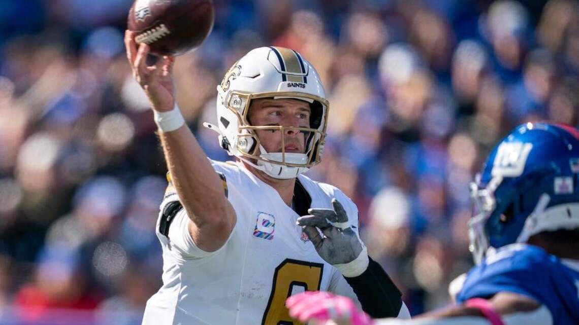 Saints build big lead, then need to hold off Giants for win 