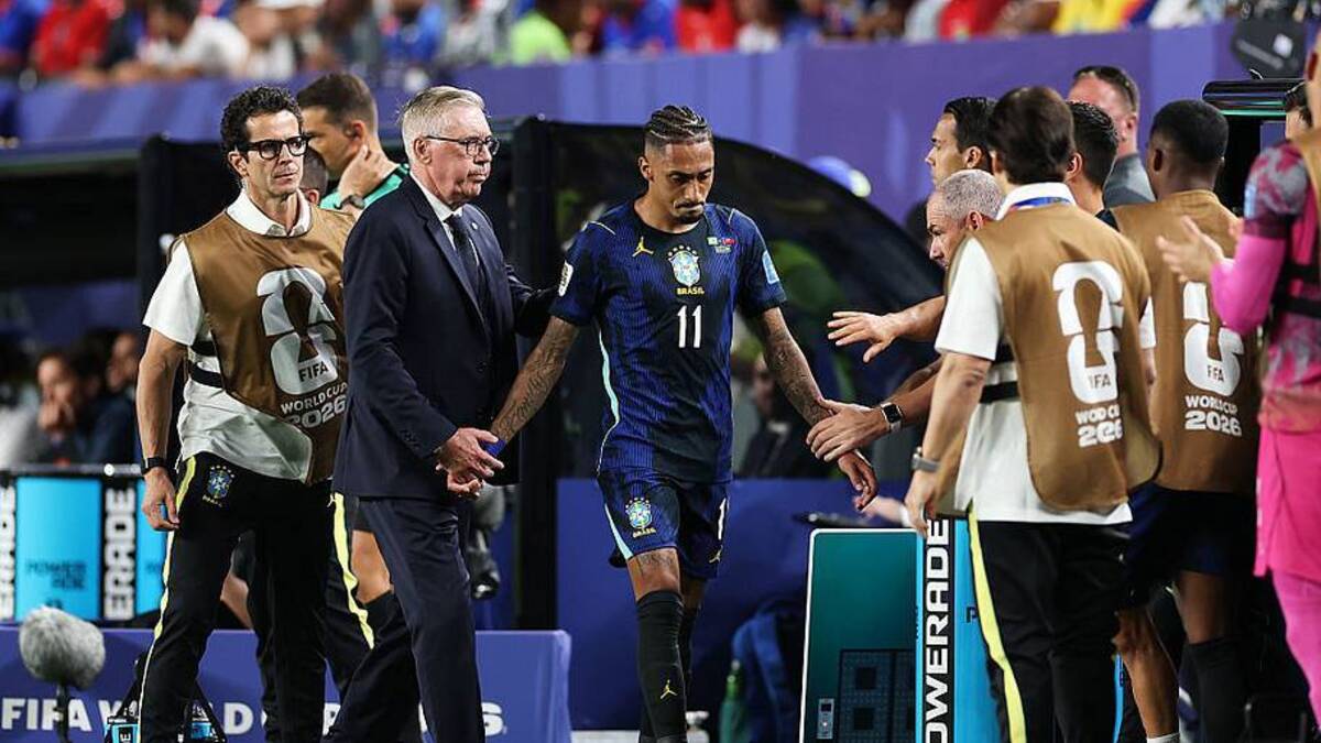  Carlo Ancelotti offered support to the injured Raphinha. | Dan Mullan/Getty Images 