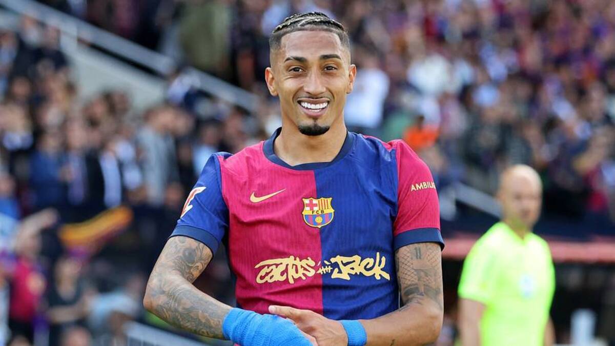  Raphinha once poked fun at Real Madrid's theories regarding the hand-wraps Barcelona players wear. | Joan Valls/Urbanandsport/NurPhoto/Getty Images 