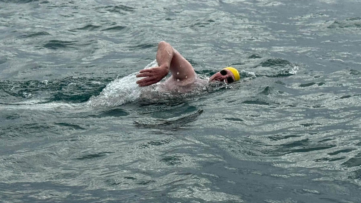 Holland doctor completes his quest to swim across all five Great Lakes