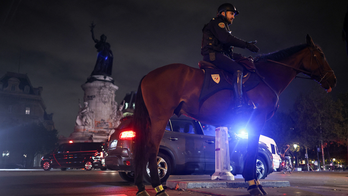 Steelers fans, unfazed by French unrest, find Paris to be far from terrible 