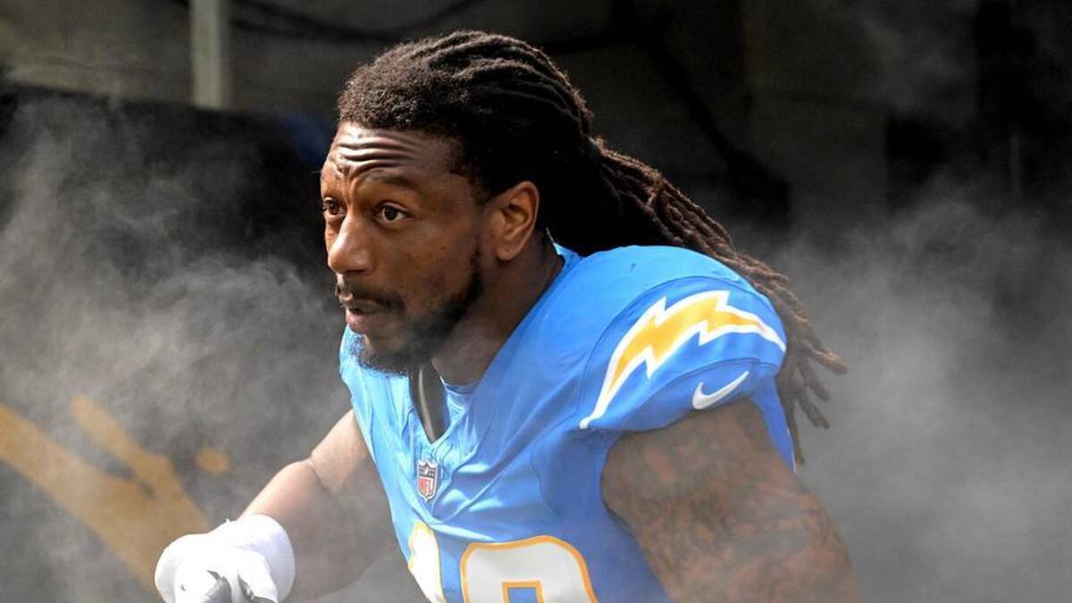  Oct 5, 2025; Inglewood, California, USA; Los Angeles Chargers outside linebacker Bud Dupree (48) runs on to the field for the game against the Washington Commanders at SoFi Stadium. Mandatory Credit: Jayne Kamin-Oncea-Imagn Images | Jayne Kamin-Oncea-Imagn Images 