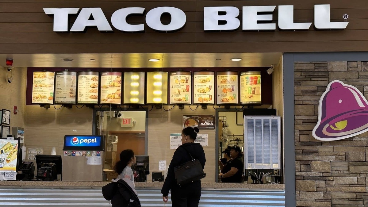  Taco Bell offers a mix of prices points on its menu. Shutterstock