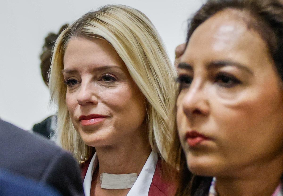 Former U.S. Attorney General Pam Bondi arrives for a House Oversight and Government Reform Committee interview as part of the committee's ongoing probe into the Justice Department's handling of the Jeffrey Epstein files, on Capitol Hill in Washington, D.C., U.S., May 29, 2026. REUTERS/Kylie Cooper