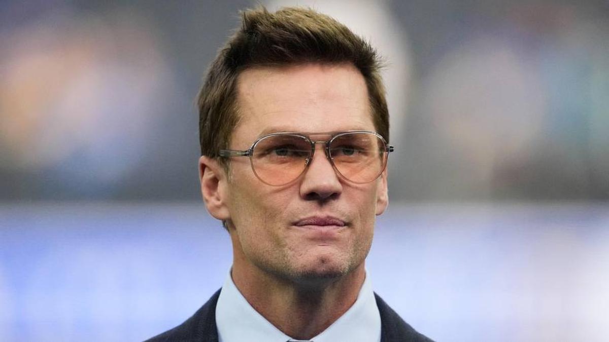  Dec 14, 2025; Inglewood, California, USA; Fox broadcaster Tom Brady is seen prior to the game between the Detroit Lions and the Los Angeles Rams at SoFi Stadium. Mandatory Credit: Kirby Lee-Imagn Images | Kirby Lee-Imagn Images 