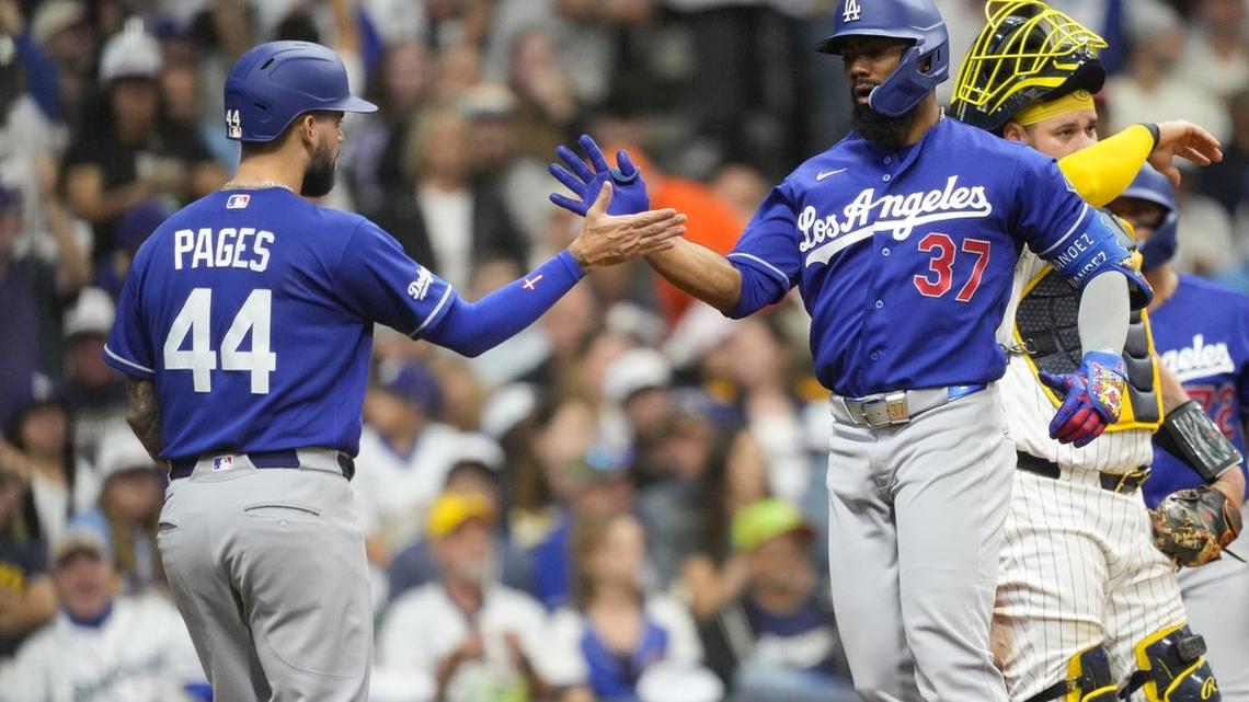 Teoscar Hernandez, record-setting bullpen help Dodgers blast Brewers