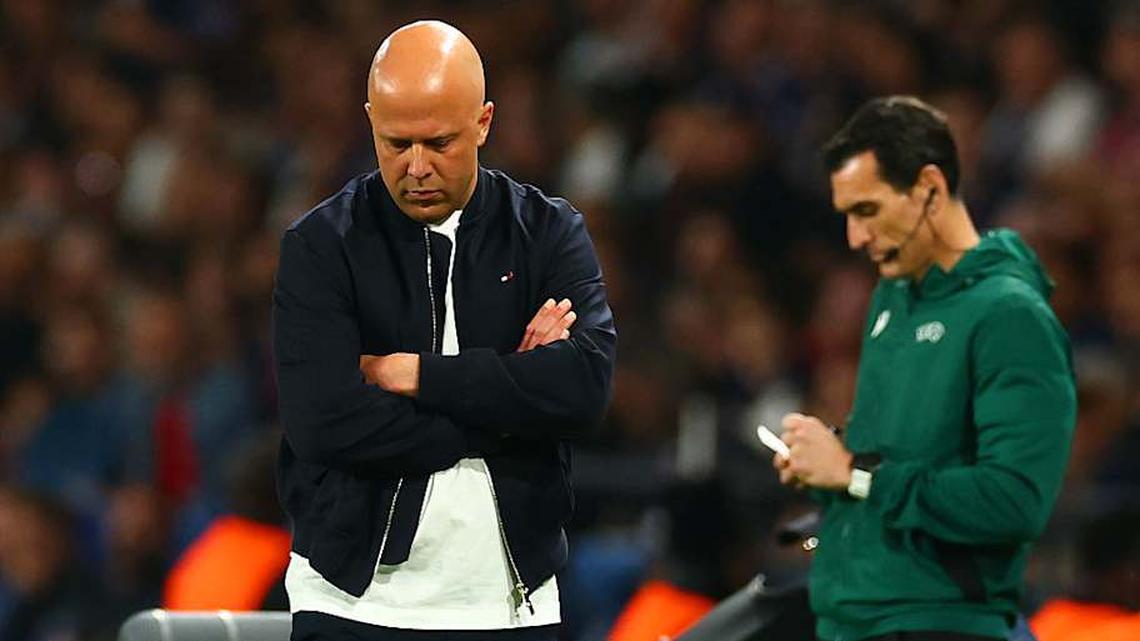  Arne Slot has been under pressure. | Chris Brunskill/Fantasista/Getty Images 