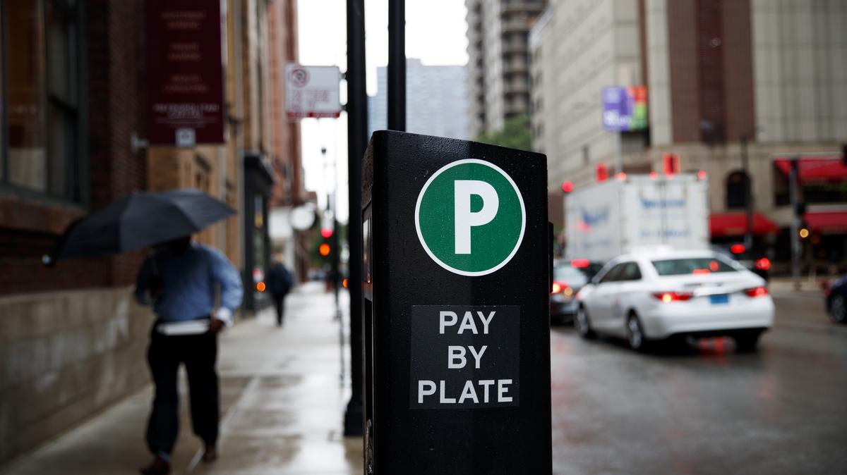 A parking meter sits in the Near North neighborhood of Chicago on June 24, 2021. (Armando L. Sanchez/Chicago Tribune)